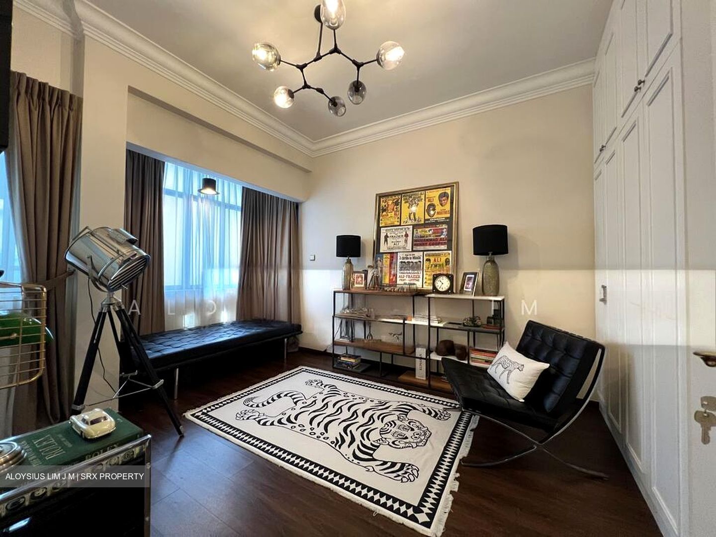 Kew Gate (D16), Terrace #501794431